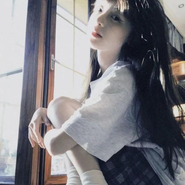 夜色中的她